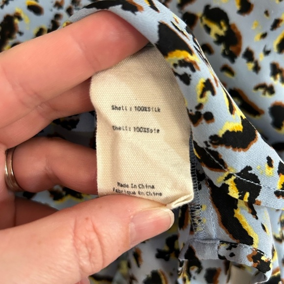 L’AGENCE Women’s Small Dylan 100% Silk Blouse In Sky Blue Sauvage Bell Sleeve - Picture 8 of 11